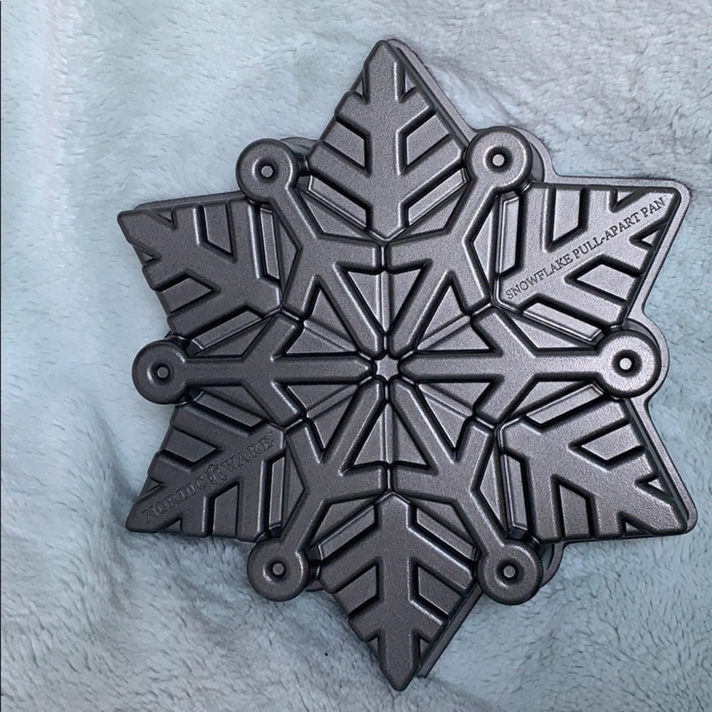 Snowflake nordicware pan